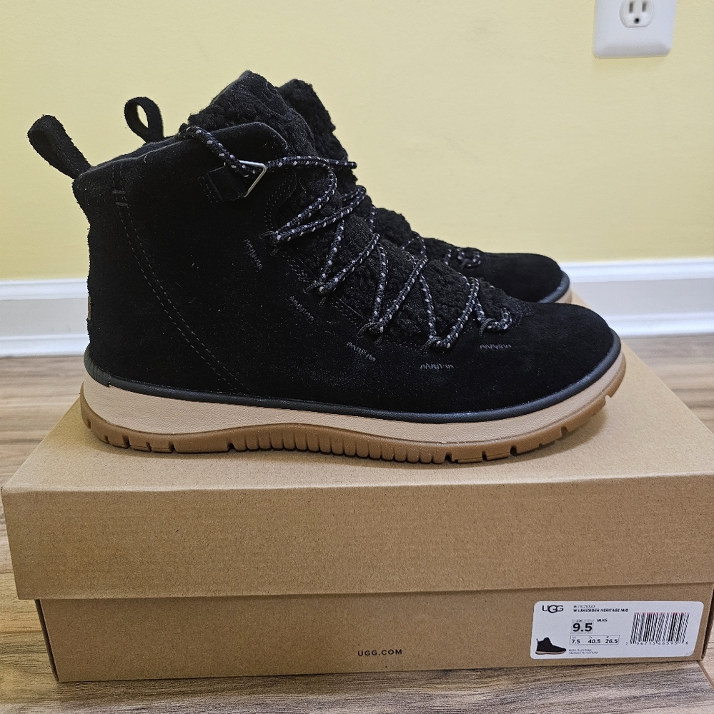 UGG Lakesider Heritage Mid Boot, black, size US 9.5